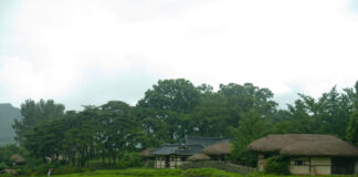 역사의 시간으로 채워진 아름다운 여행, 공세리 성당과 외암리