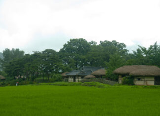 역사의 시간으로 채워진 아름다운 여행, 공세리 성당과 외암리