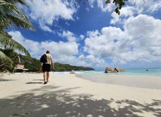 관광세 도입, 과잉관광 해결의 만능 열쇠?