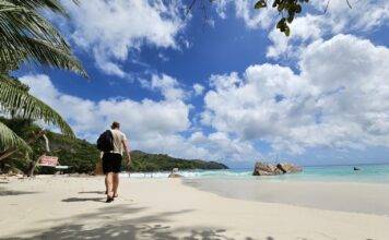 관광세 도입, 과잉관광 해결의 만능 열쇠?