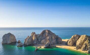 부킹닷컴, ‘2025년 트래블러 리뷰 어워즈’ 수상자 발표…올해의 ‘톱 웰커밍’ 여행지도 함께 공개