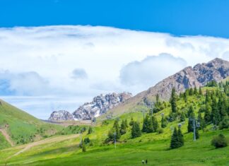 초원과 빙하, 사막과 호수가 공존하는 ‘중앙아시아의 심장’을 걷다