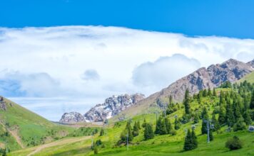 초원과 빙하, 사막과 호수가 공존하는 ‘중앙아시아의 심장’을 걷다