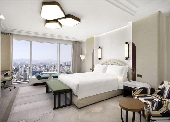 사본 -3_조선 팰리스_김리우 작가 협업 특별 전시 및 한정 객실 패키지 선봬_그랜드마스터스