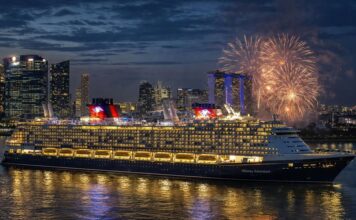 디즈니 크루즈 첫 아시아 모항 싱가포르…‘디즈니 어드벤처’ 명명식 개최