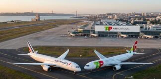 리스본 공항 활주로에서 이륙 준비 중인 TAP 에어 포르투갈 항공기와 에어프랑스 로고의 시각적 조합
